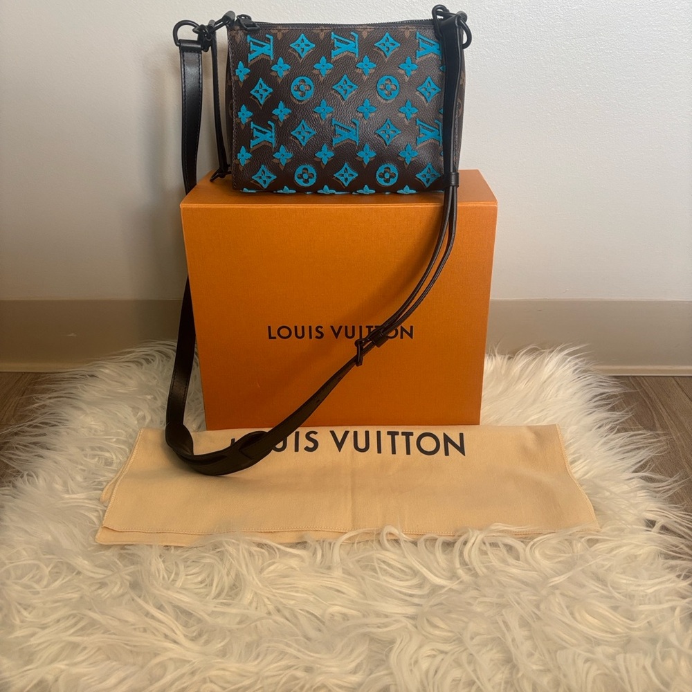Louis vuitton Tuffetage Triangle Messenger Bag